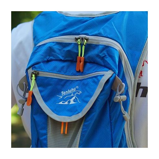 Kék színű, országúti futóhátizsák, 15 l-es űrtartalommal
